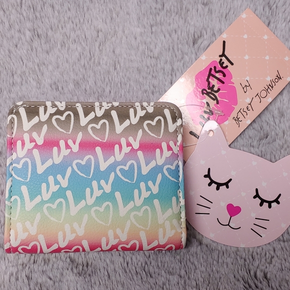 NWT Betsey Johnson LUV snap wallet card ID holder rainbow heart LBMONEYG - Picture 1 of 8